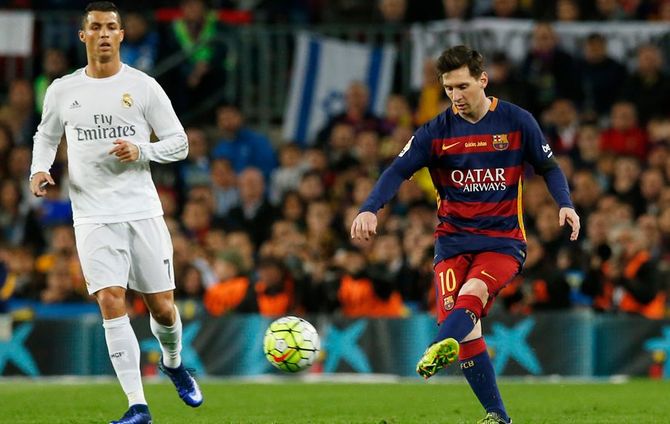 هل ينضم الساحر الأرجنتيني ميسي إلي مانشستر سيتي؟