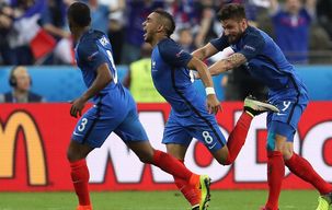 فرنسا تفوز علي كازاخستان 2-0 في تصفيات كأس العالم