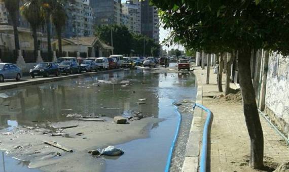 حي العصافرة بالإسكندرية يغرق في الصرف الصحي