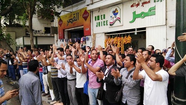 الأمن يفض تظاهرات حاملى الماجستير والدكتوراة بشارع القصر العيني