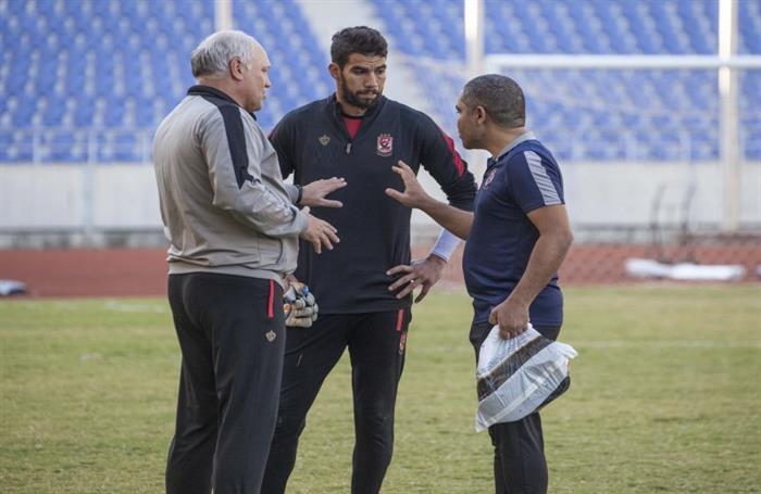 صدام بين حارس الأهلي ومارتن يول