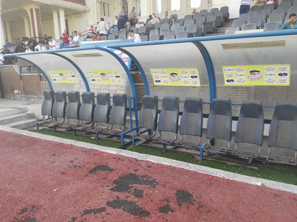 مهزلة .. شاهد مقاعد البدلاء باستاد الاسكندرية!