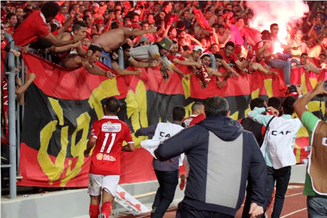 أمن السويس يرفض دخول بانر «أولتراس أهلاوي» في لقاء زيسكو