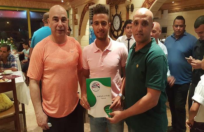 رسميًا.. إسلام صالح في المصري ثلاثة مواسم