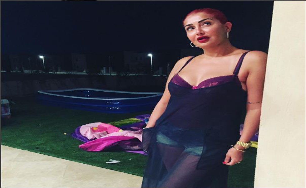 غادة عبد الرازق تواجه أزمة بسبب «اللوك الجديد»