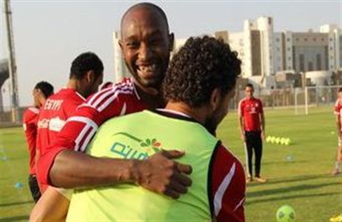 لاعبو الزمالك يهنئون شيكابالا بعد الانضمام للمنتخب