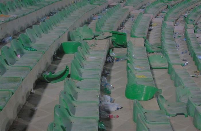 صور.. همجية جماهير الأهلي تحطم مرافق ستاد السويس