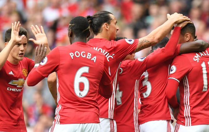 مانشستر يونايتد يكتسح ليستر سيتي 1/4 في الدوري الإنجليزي