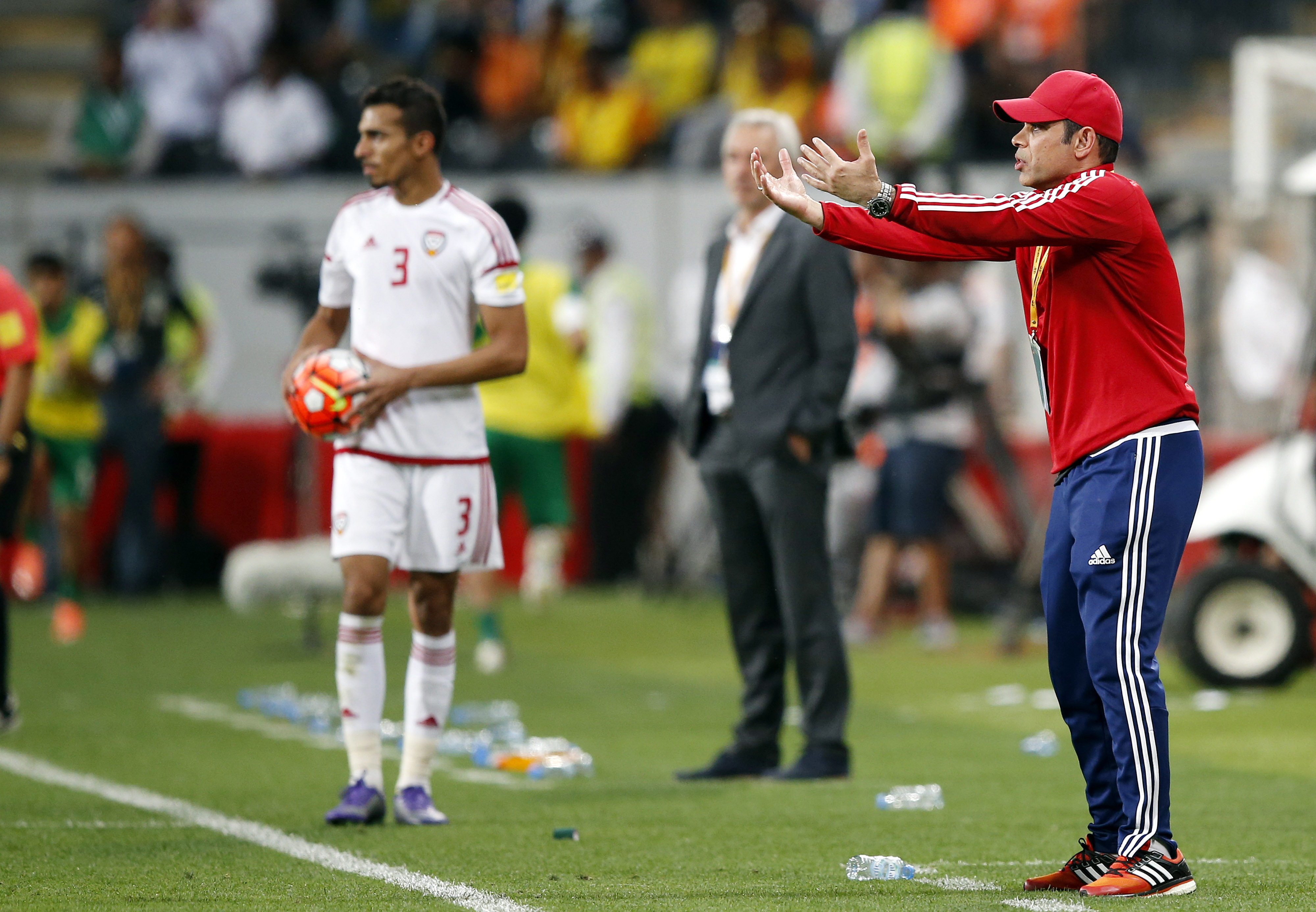 منتخب الإمارات يطلب منع وسائل الإعلام من تغطية وصولهم جدة غدآ