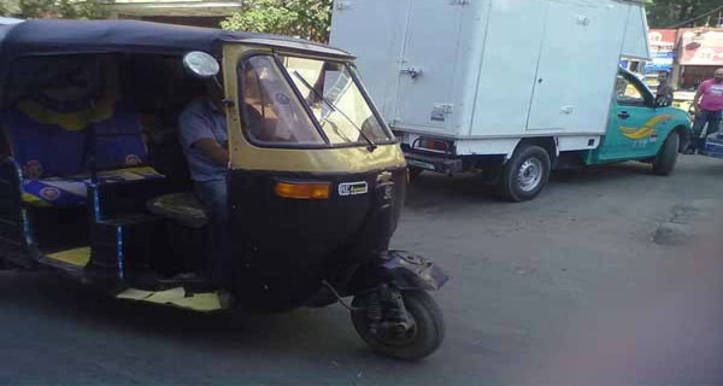 مصادرة مركبات التوك توك بمدينة 6 أكتوبر ومنع سيرها داخل المدينة