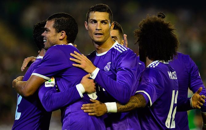 ريال مدريد يسحق بيتيس بسداسية في الدوري الإسباني