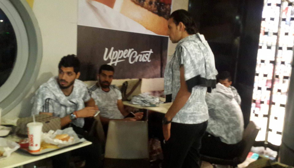 لاعبو الزمالك يسببون أزمة في مطار القاهرة