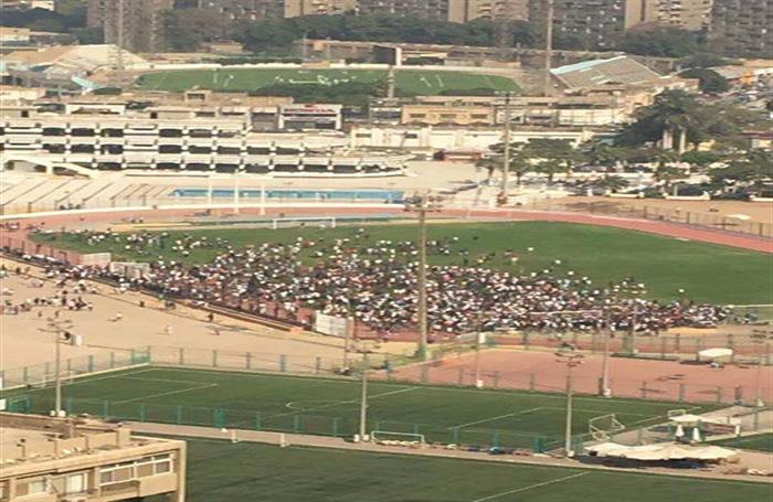 جماهير الزمالك تقتحم ملعب عبداللطيف أبو رجيلة
