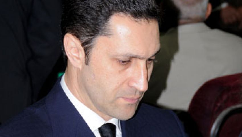 علاء مبارك يقدم واجب العزاء في محمود عبد العزيز