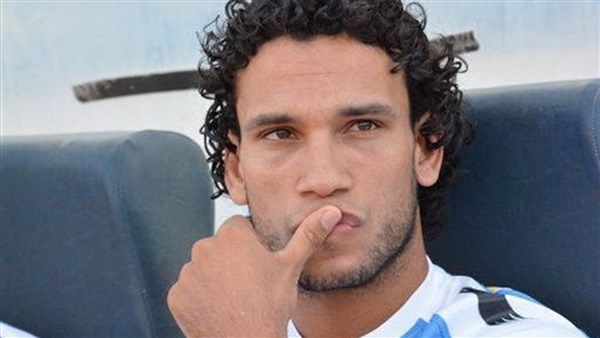 جمهور الإسماعيلي يهاجم شوقي السعيد علي هامش مباراة الزمالك
