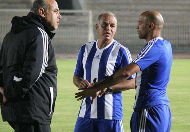 صلاح يلقي محاضرة فنية علي لاعبي الزمالك قبل المباراة