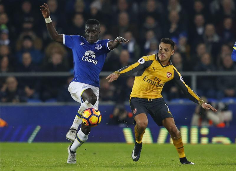 تأجيل مباراة إيفرتون ونيوكاسل بالدوري الإنجليزي بسبب كورونا