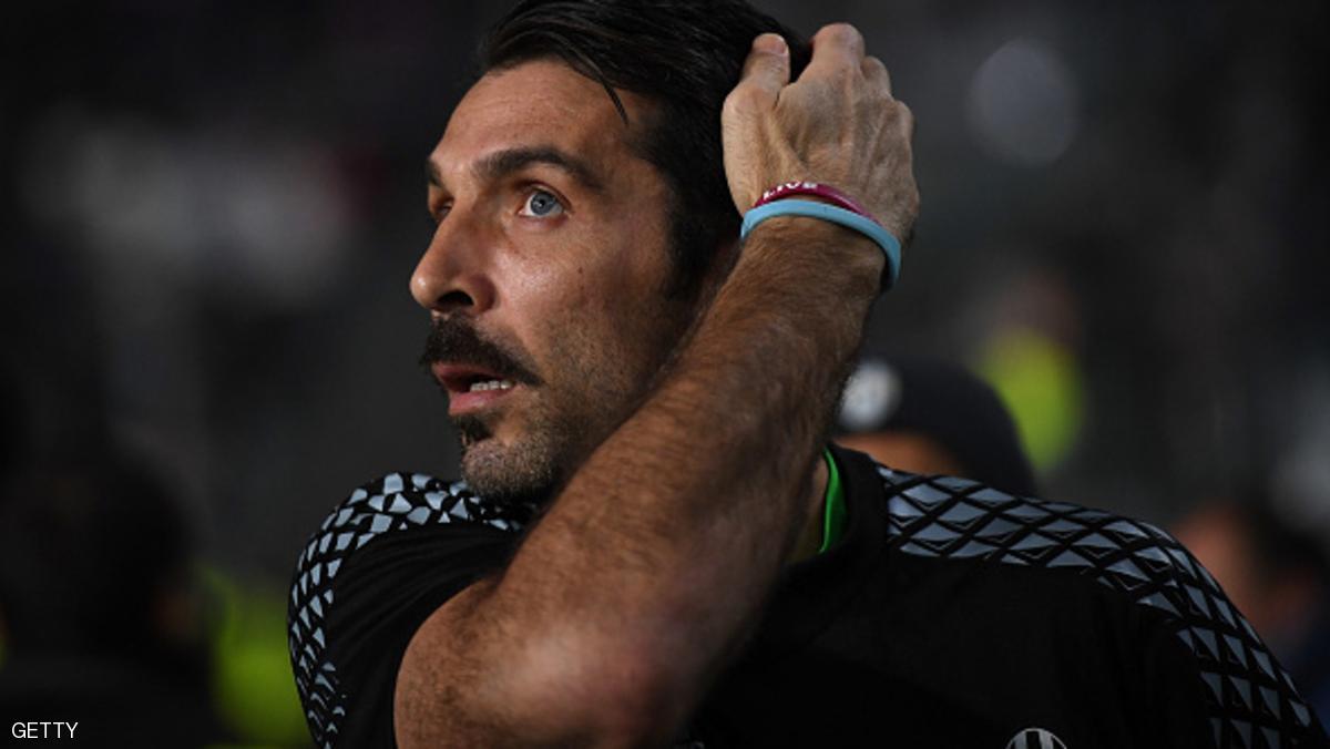 باريس سان جيرمان يعلن رحيل بوفون