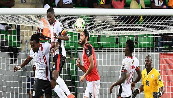 مصر تتعادل أمام أوغندا بدون أهداف في الشوط الأول