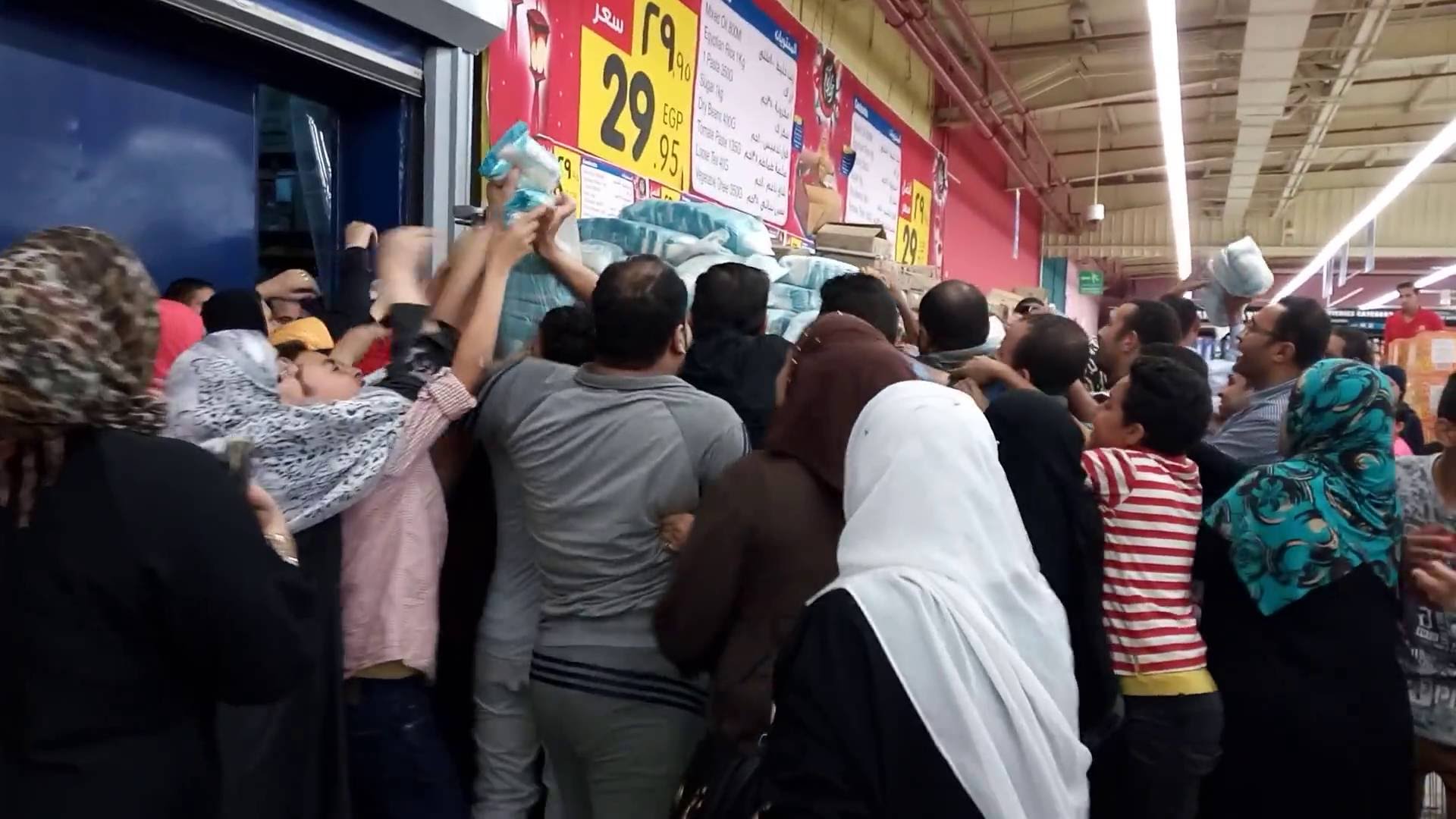 الحكومة تعلن مواعيد غلق المحلات فى رمضان وعيد الفطر
