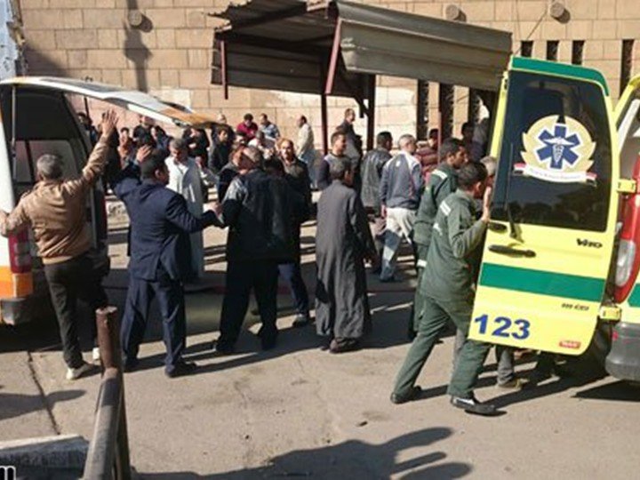 عاجل .. مسيحيون يقطعون طريق الكورنيش بالإسكندرية