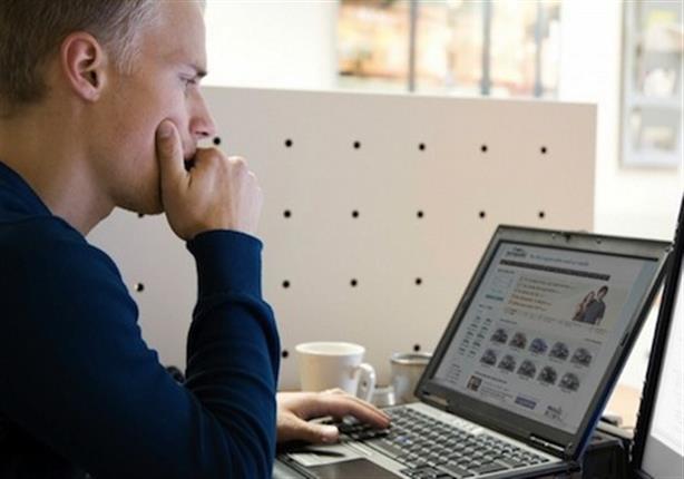 الجامعات تبدأ اليوم في تفعيل خطة «التعليم عن بعد»