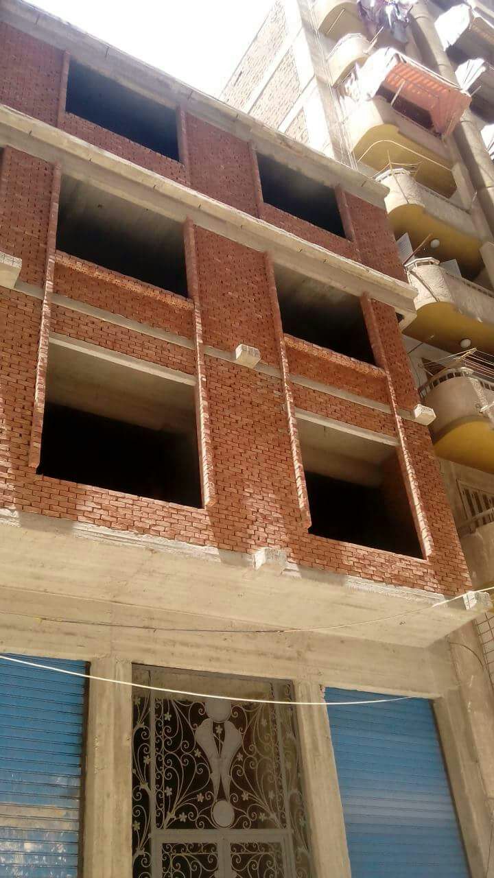 حي شرق الإسكندرية يزيل عقارين مخالفين بمنطقة باكوس