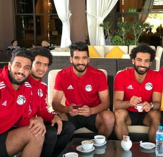 منتخب مصر يواجه اليونان بالزي الأحمر