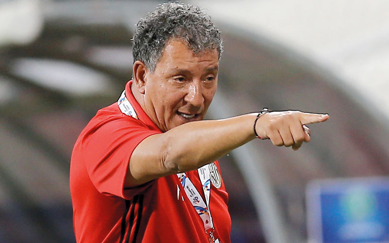 اتحاد جدة يقيل الهولندي تين كات من تدريب الفريق الأول
