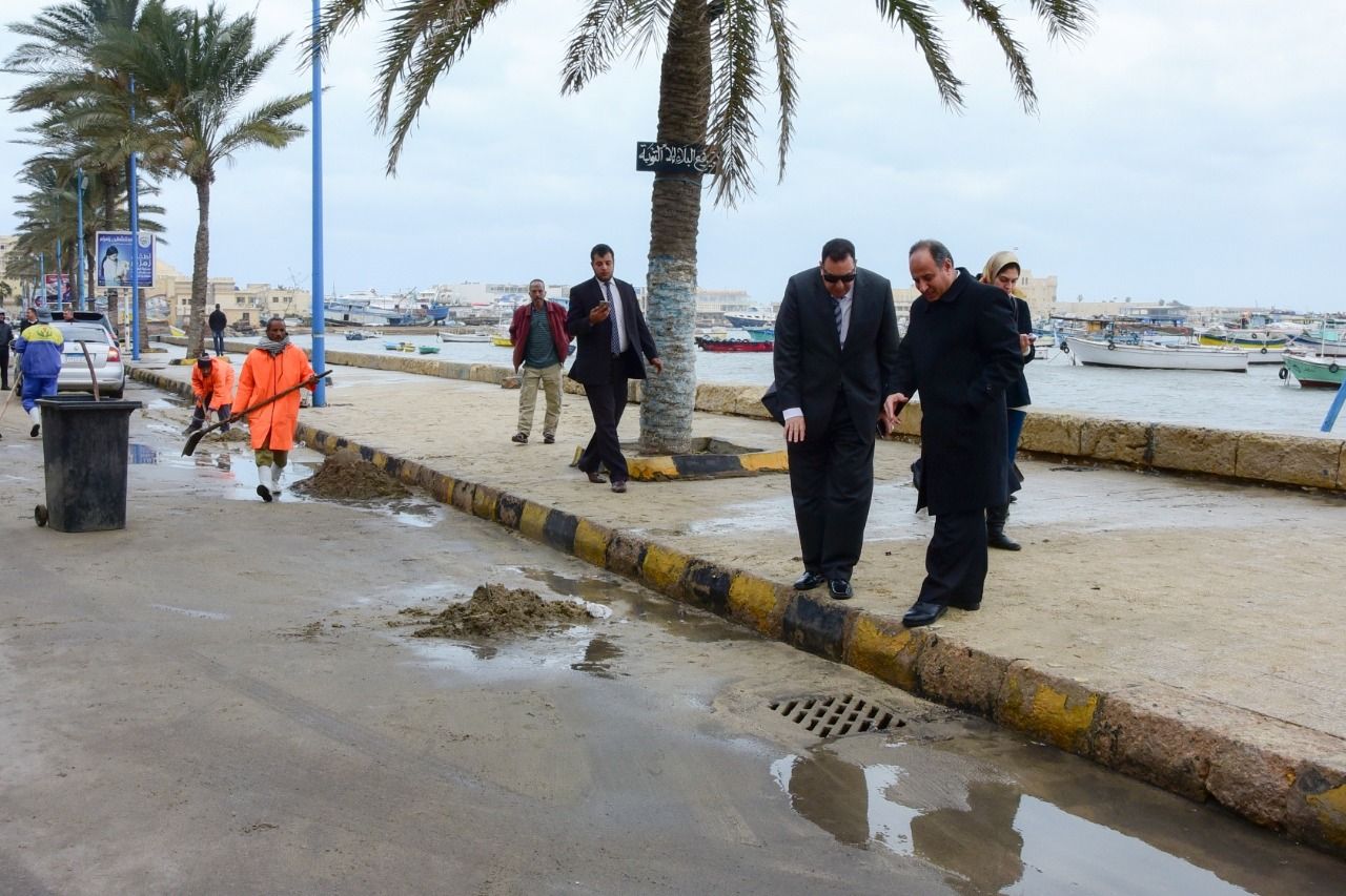 محافظ الإسكندرية يتفقد شبكة شنايش الأمطار