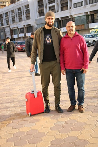 النقاز يطلب استقدام زوجته وشقيقته للإقامة معه فى مصر