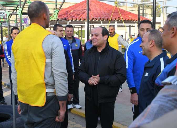 زيارة مفاجئة للرئيس السيسى للكلية الحربية