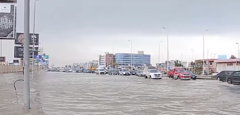 الأرصاد تحذر من السيول واستمرار سقوط الأمطار