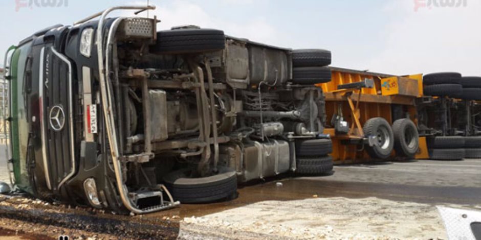 وفاة 20 مواطناً وإصابة 3 آخرين في حادث تصادم أتوبيس وسيارة نقل بأسيوط