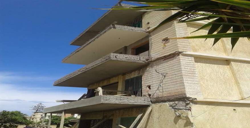 انهيار أجزاء من عقار قديم بمنطقة كوم الشقافة بالإسكندرية