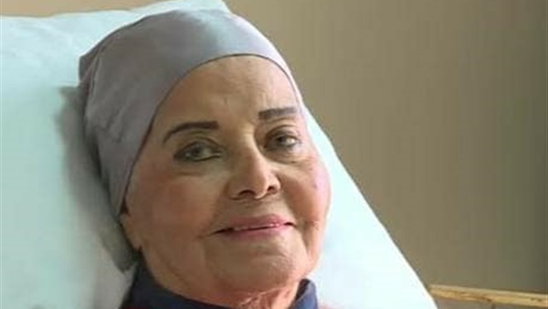 الفنانون يتوافدون لمسجد السيدة نفيسة لحضور جنازة الفنانة مديحة يسري