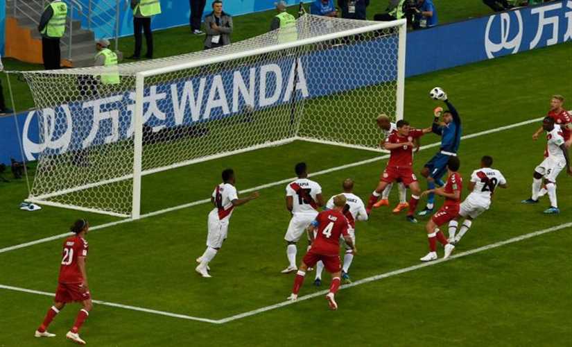 الدنمارك تفوز علي بيرو 1-0 في كأس العالم