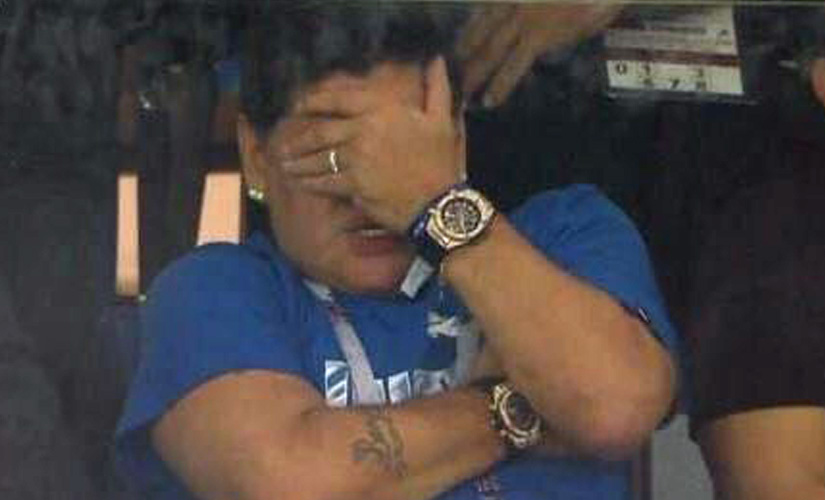 مارادونا يبكي بعد ثلاثية كرواتيا في الأرجنتين