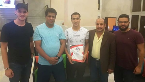 مدافع الأهلي يوقع للداخلية لمدة موسمين