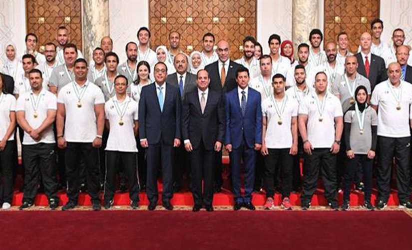 الرئيس السيسي يكرم أبطال دورة البحر المتوسط