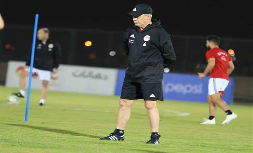 أجيرى يرفض إعفاء لاعبى الأهلى والزمالك من ودية نيجيريا