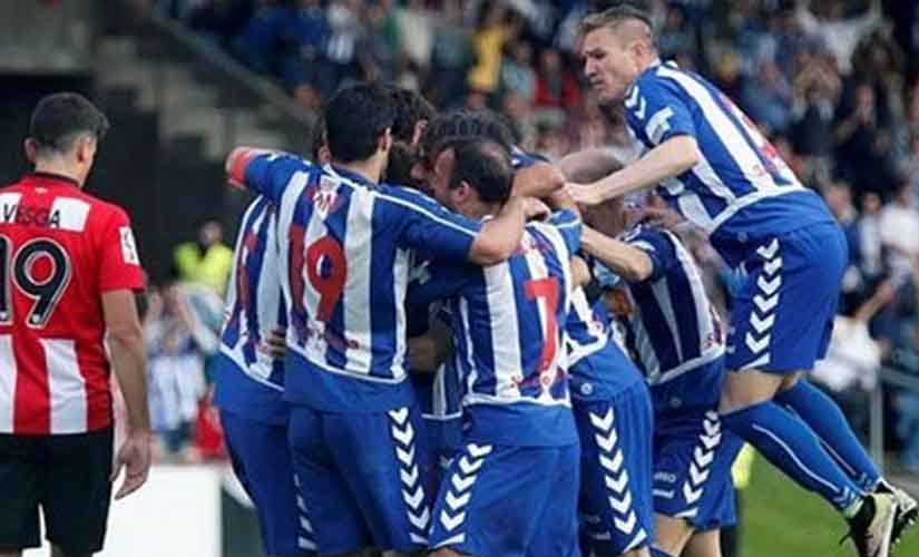 ديبورتيفو الافيس يفوز علي إشبيلية 4-3 في الدوري الإسباني