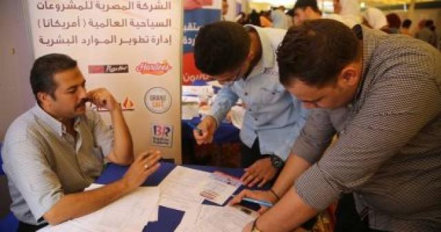 حضور 2500 شاب وفتاة فى أول ساعتين بملتقى توظيف الشباب بالإسكندرية