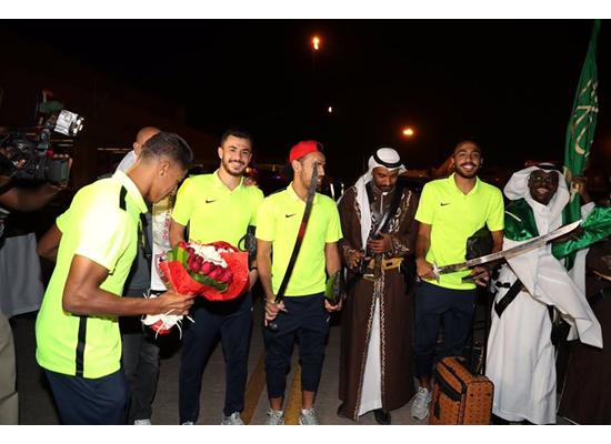 استقبال بعثة الزمالك فى السعودية بالمزمار والورود