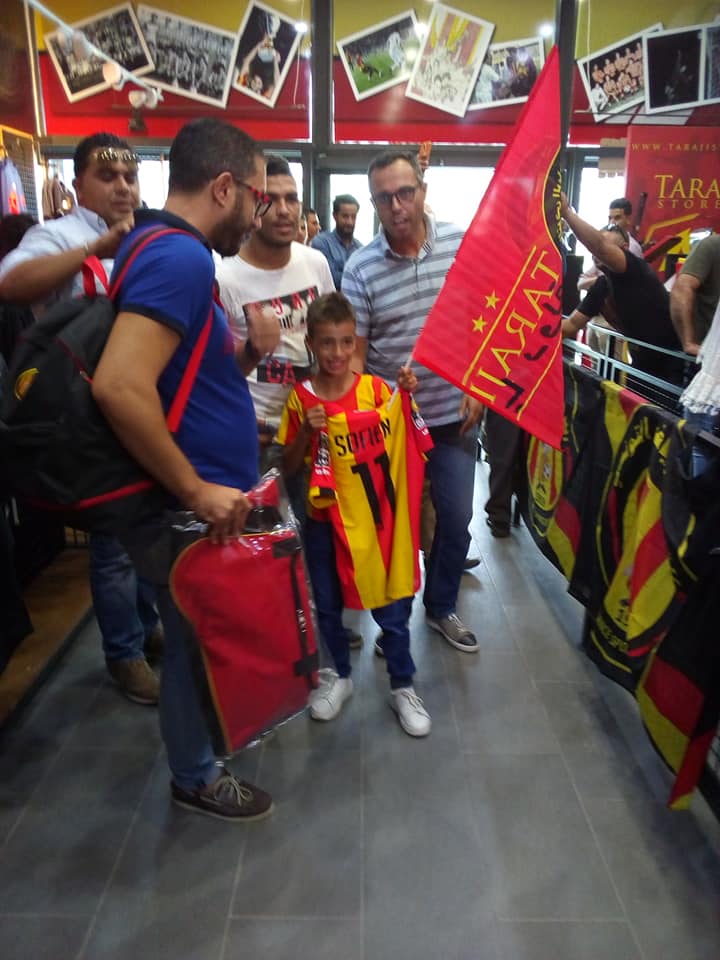 حكاية الطفل الذي طالب لاعبو الترجي باصطحابه معهم إلى مصر