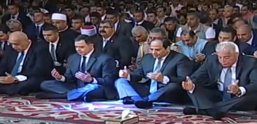 الرئيس السيسى يؤدى صلاة الجمعة بمسجد الصحابة فى شرم الشيخ