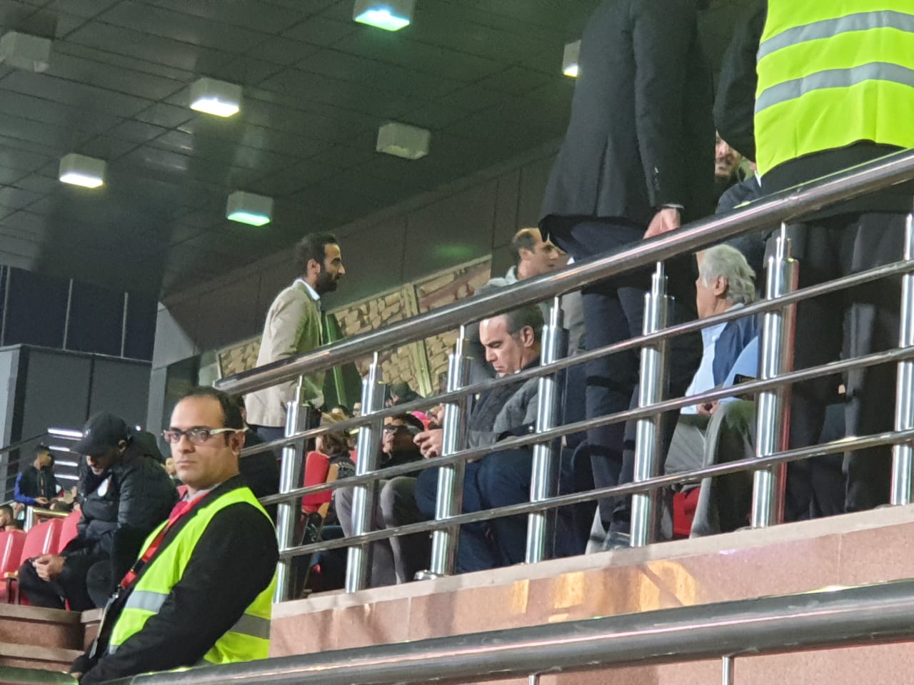 لازاراتي يتابع مباراة الأهلى والنجوم من المدرجات