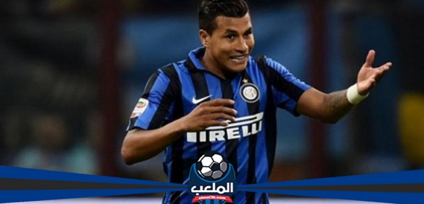 برشلونة يضم مدافع بلنسية علي سبيل الإعارة