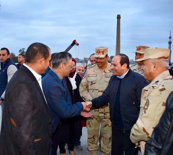 الرئيس السيسي يتفقد محور روض الفرج والمتحف المصري الكبير وتطوير هضبة الأهرام