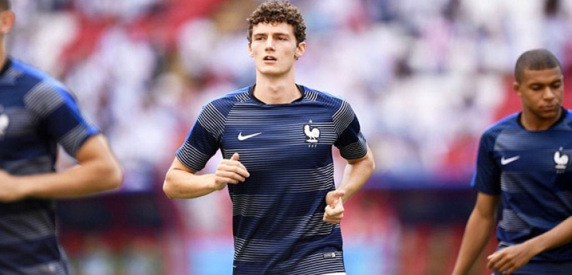 بايرن ميونيخ يتعاقد مع الفرنسي بافارد مدافع شتوتجارت